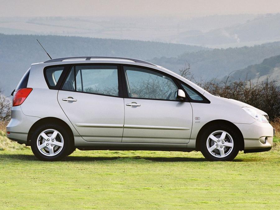  Toyota Corolla Verso 2001 года  (UK) (фото 2 из 9)